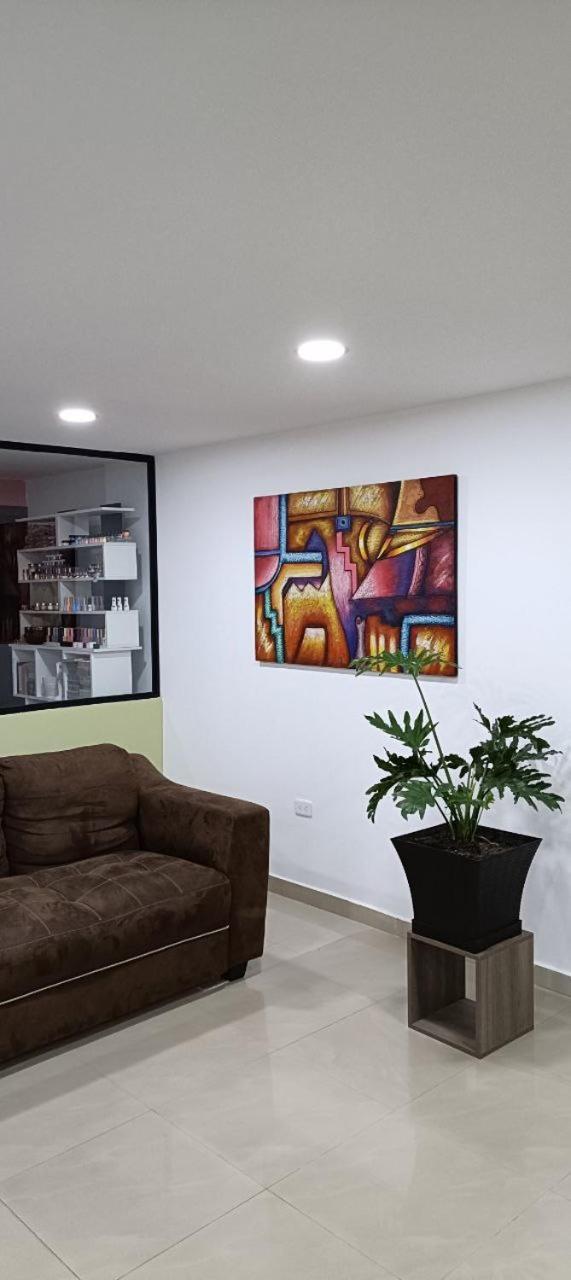 Julius Hostal, Desde Las 14 Horas Hasta 12 Del Mediodia Quito Exteriér fotografie
