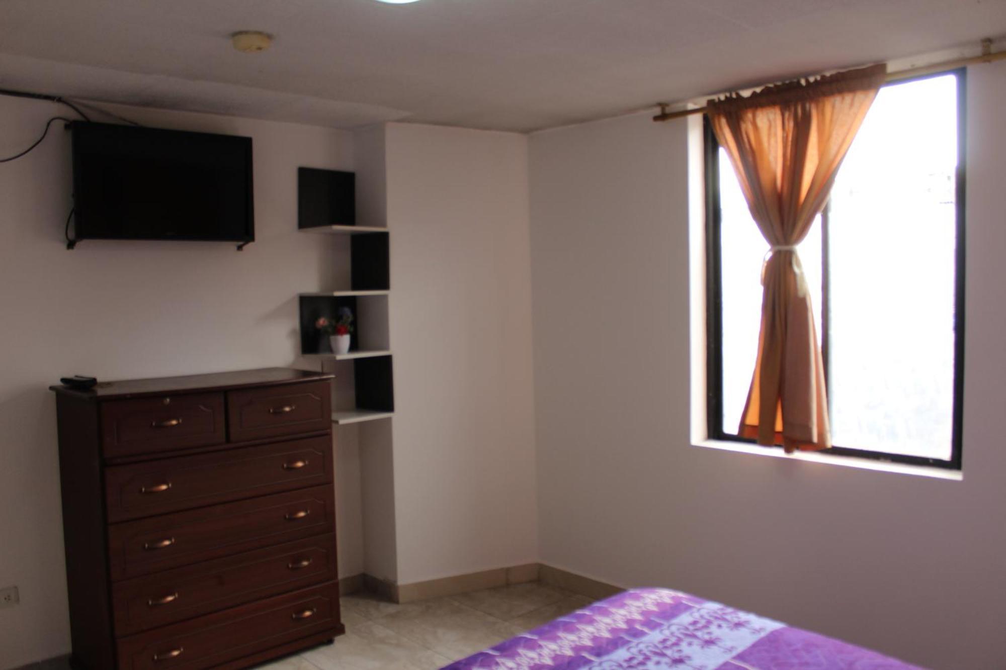 Julius Hostal, Desde Las 14 Horas Hasta 12 Del Mediodia Quito Exteriér fotografie
