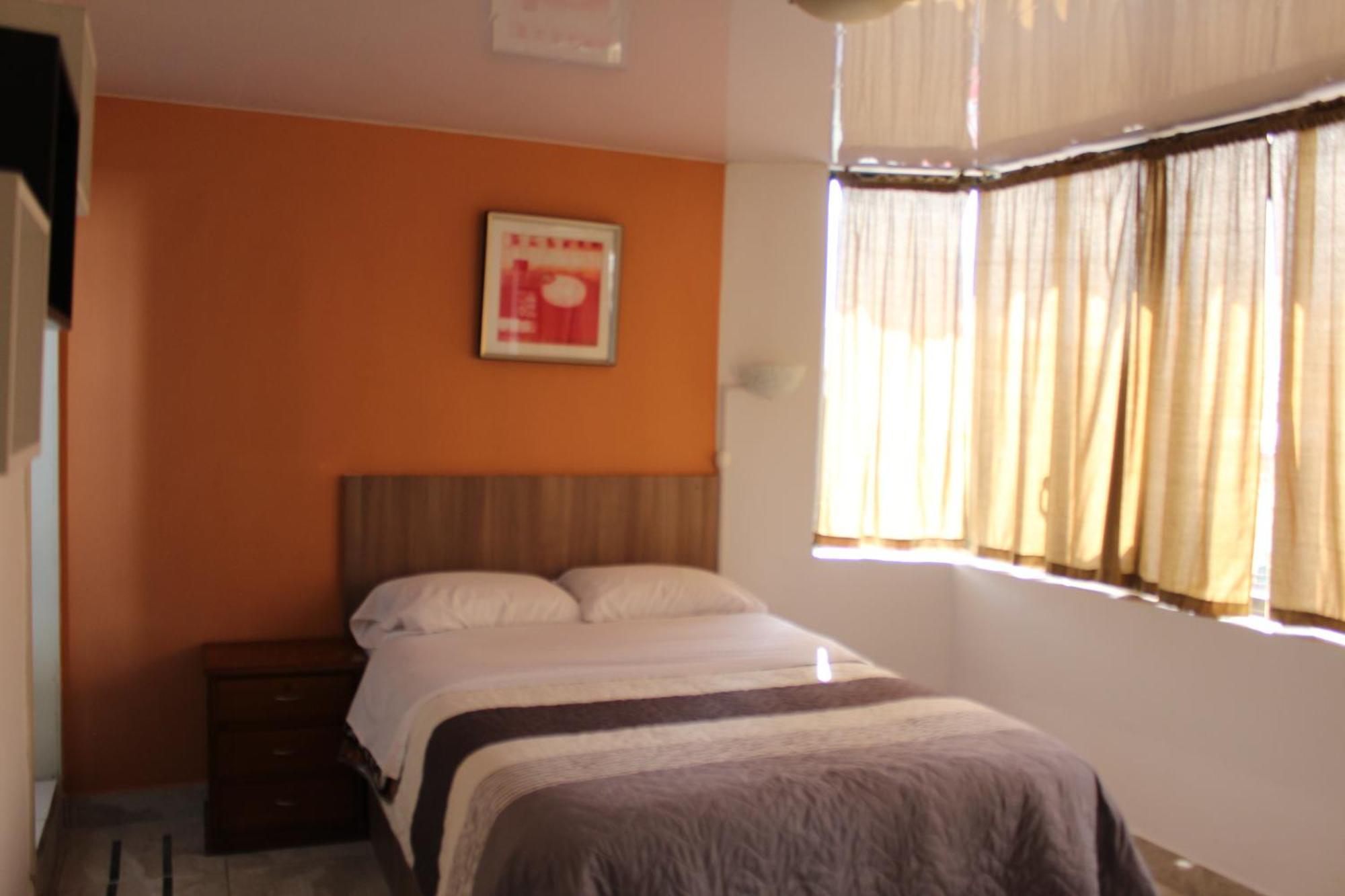 Julius Hostal, Desde Las 14 Horas Hasta 12 Del Mediodia Quito Exteriér fotografie