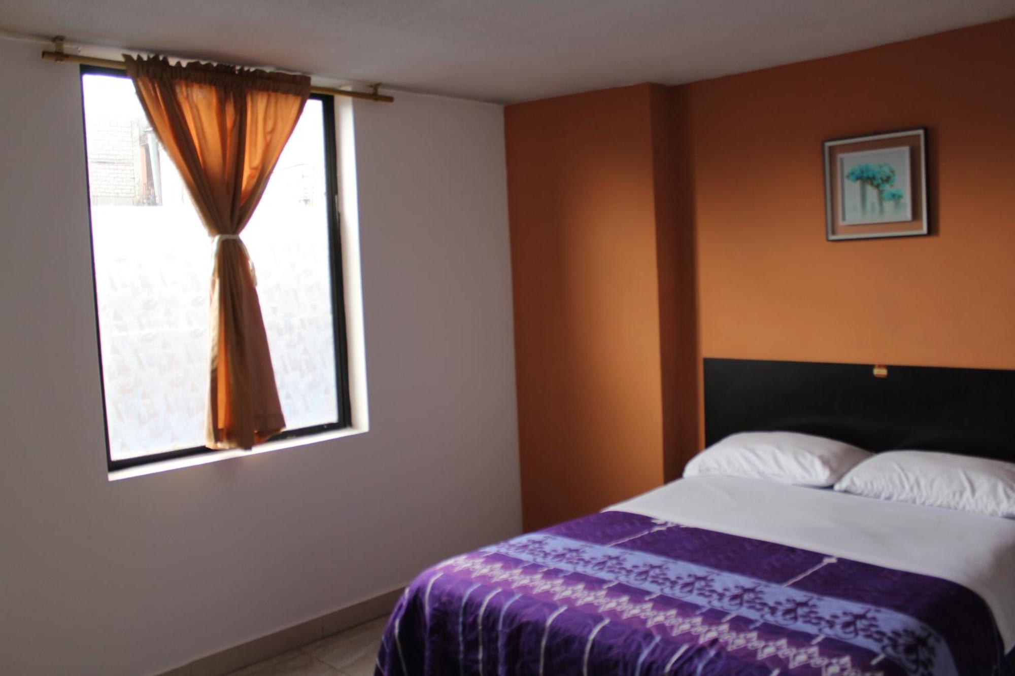 Julius Hostal, Desde Las 14 Horas Hasta 12 Del Mediodia Quito Exteriér fotografie